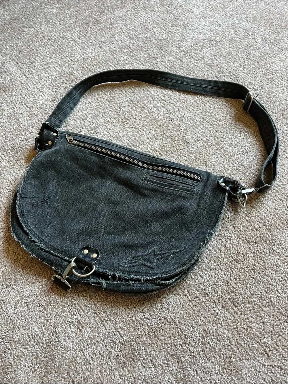 VTG 00’s / Y2K Alpinestars Faded Black Paint Splatter Messenger Bag